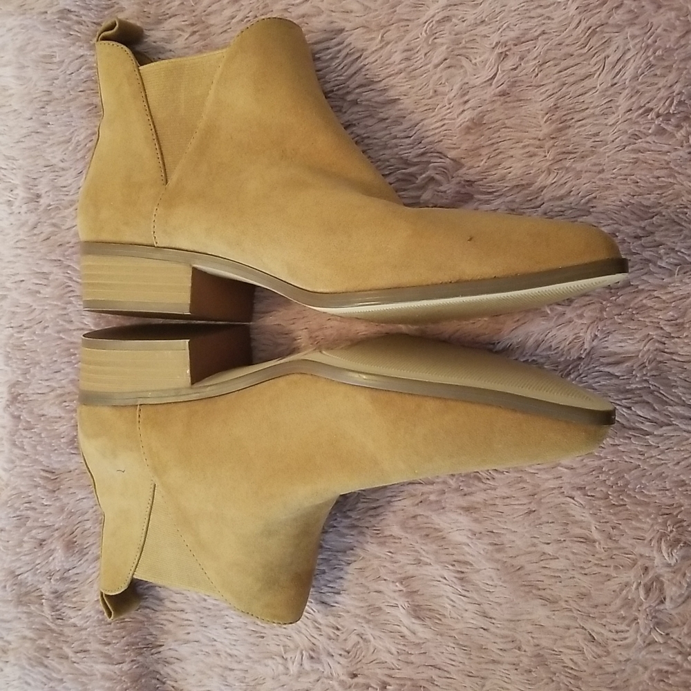Forever21  ankle bootie tan size 9